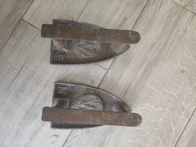 ANCIENS FERS À repasser en fonte EUR 8,00 - PicClick FR
