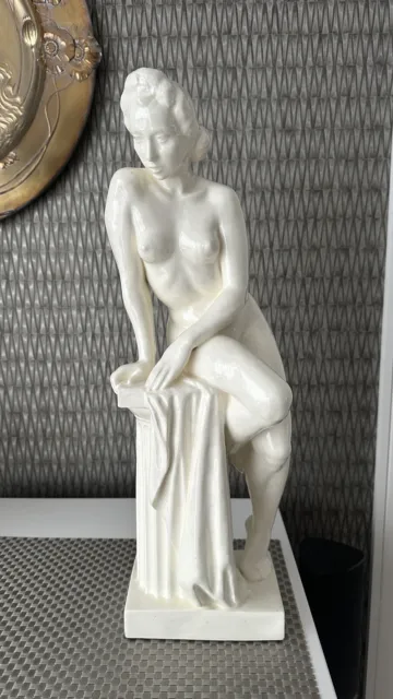 Art-Deco Keramik Figur weiblicher Akt an einer Säule