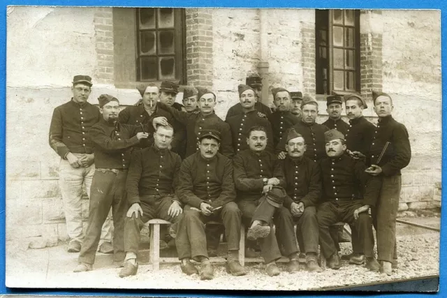 CPA Photo : Soldats du 4° Bataillon de Chasseurs à Pied / 1914