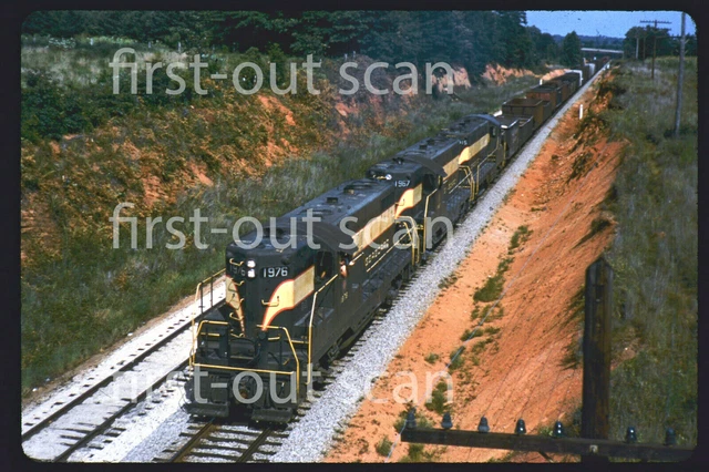D DUPLICATE SLIDE - SAL Seaboard 1976 GP-9 Action on Freight
