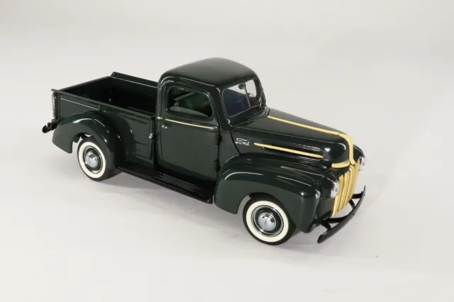 Danbury Mint 1942 Ford Pickup 1:24 Diecast -Village Green- Mint In Box