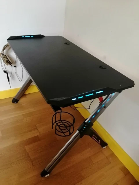 Bureau Gaming Eureka R1-s Noir - LED, Ergonomique, Carbone - Neuf (défaut Possible)
