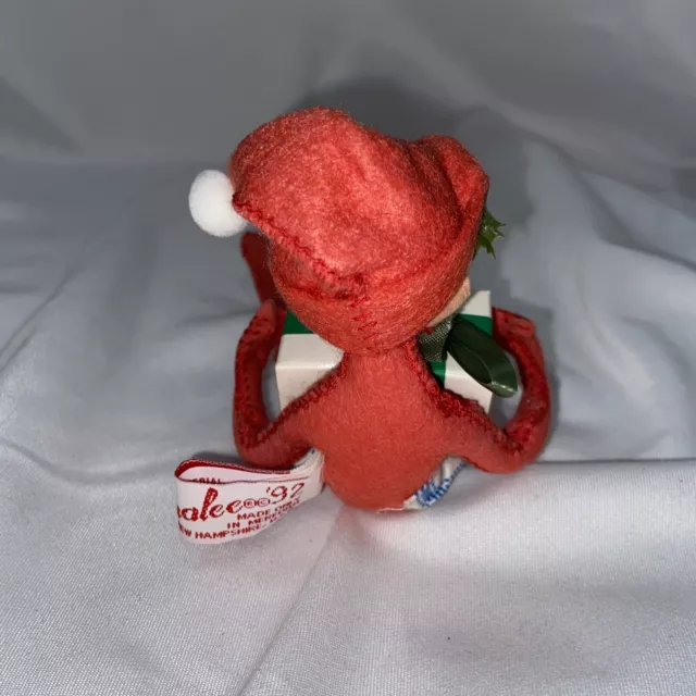 Annalee Elf Red Outfit Stocking Cap With Holly Berries 1992 HOLDING PRESENT 3