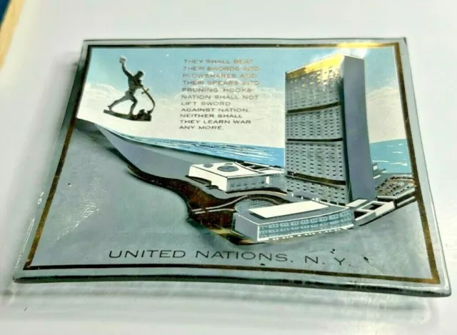 Vintage 1960's United Nations Building Souvenir Glass Dish 12 x 9 cm's