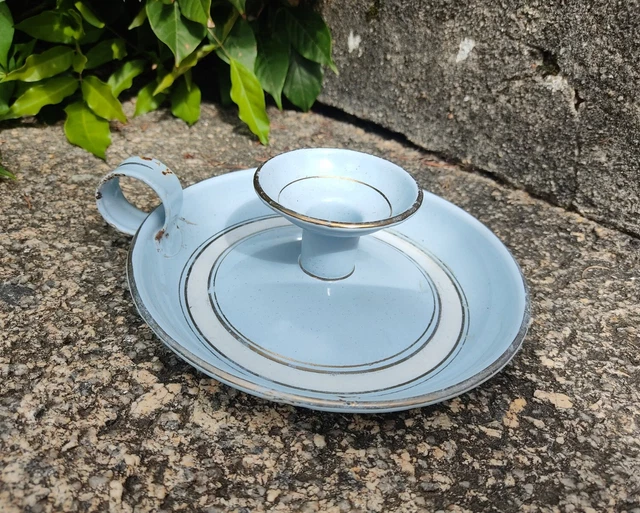 Charmant bougeoir vintage bleu pastel en métal émaillé. (Gebraucht) in Vevey für CHF 12 – mit