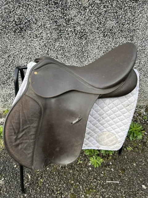 Brown Winter Saddle Changeable Gullet 17 1/2”