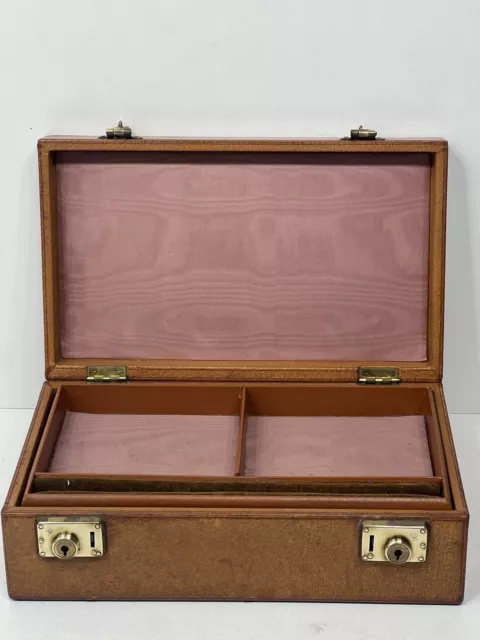 Beautiful  vintage pigskin leather travelling jewellery box vanity case