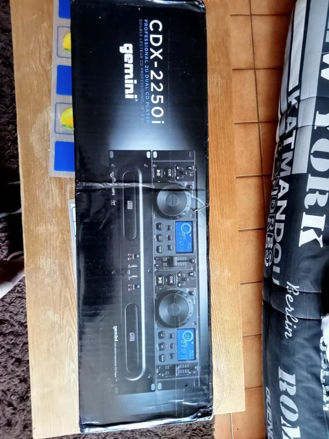 Double CD GEMINI type CDX-2250i rackable en 19" état neuf.