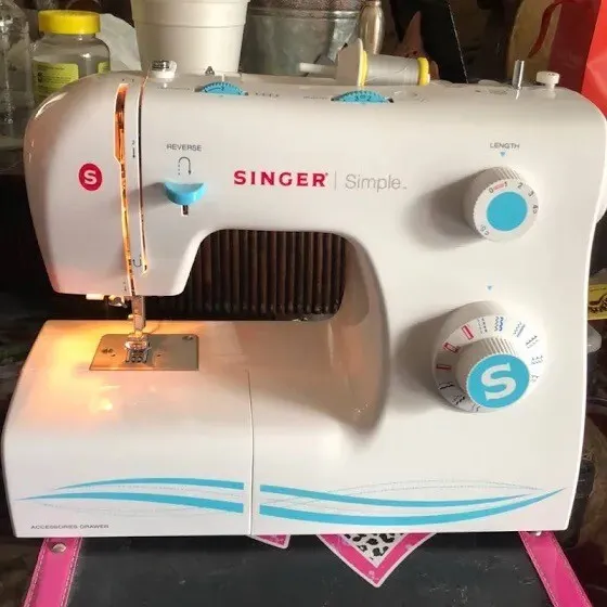 SINGER SIMPLE SEWING MACHINE - MODEL 50T8 E99670 - No Power Cord/Pedal