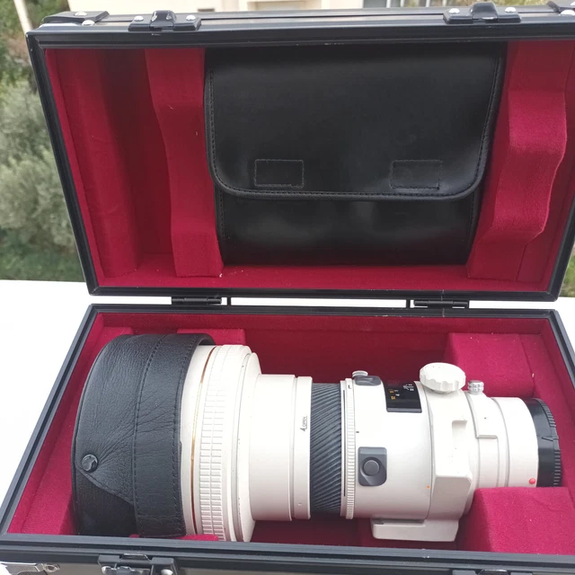 MINOLTA AF 300mm F2.8 APO. Excellent condition. Like new