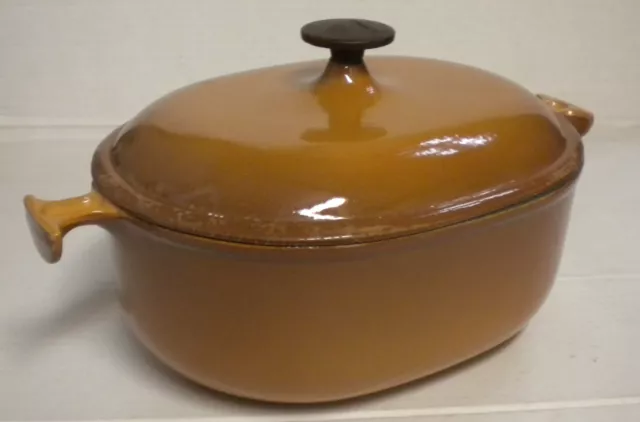 Le creuset Enzo mari  ovale modèle  25 cms Années 70/80