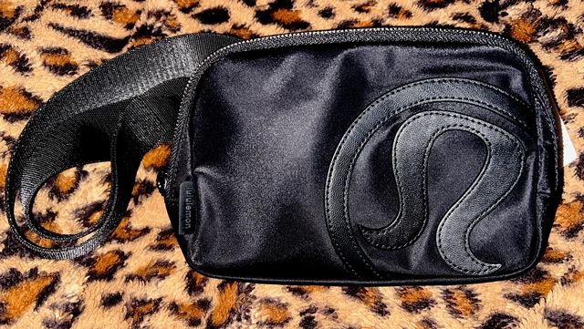 Lululemon Authentic Everywhere Belt Bag 1L Black/Black Large Logo/Brand New!