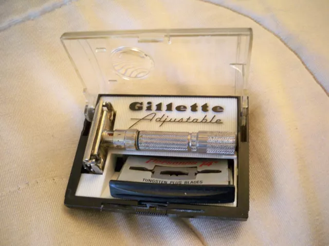 One Gillette Fat Boy  Safety Razor E-2  With Case and Blades