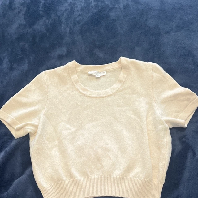 St. John Basics Ivory Knit Cropped Short Sleeve Blouse Crew Neck Size M St. John Basics Ivory Knit Cropped Short Sleeve Blouse Crew Neck Size M