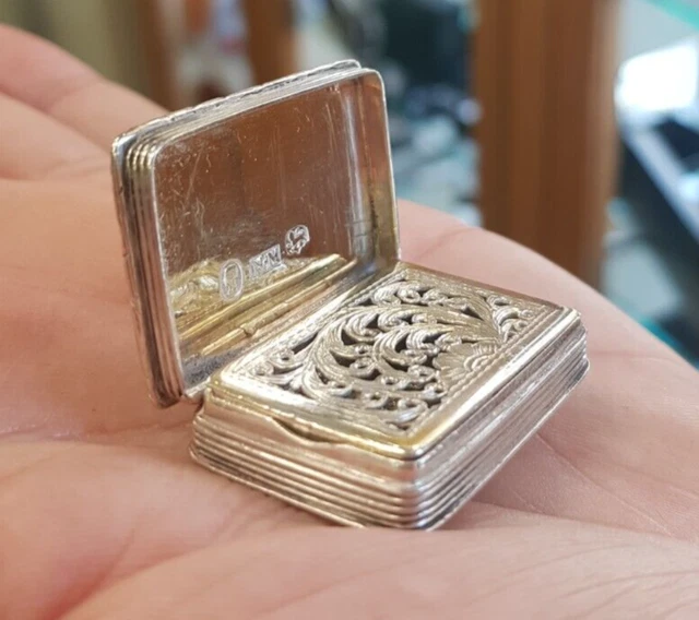 Antique Nathaniel Mills Silver Vinaigrette Box Early 1825. Snuff LJ122