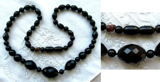 ALTES SCHWARZE PERLENKETTE - TRAUERSCHMUCK - FACETTIERT - JETT - GLAS - 43 cm ALTES SCHWARZE PERLENKETTE - TRAUERSCHMUCK - FACETTIERT - JETT - GLAS - 43 cm
