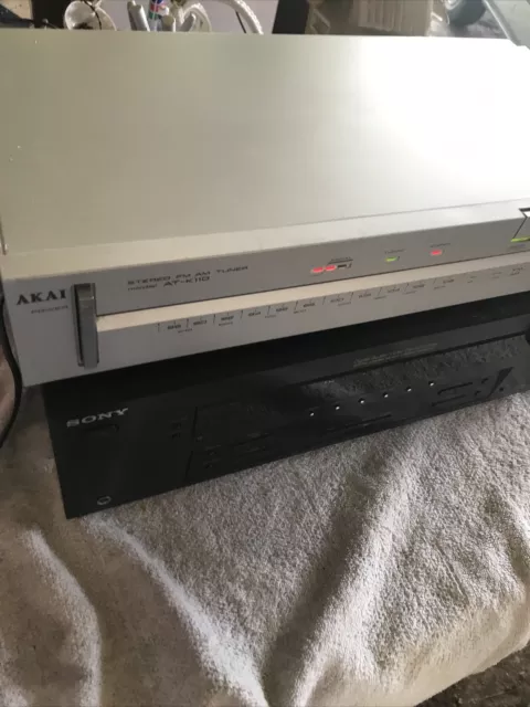 Vintage AKAI AT-K110 FM AM Stereo Tuner tested all leds working 1982