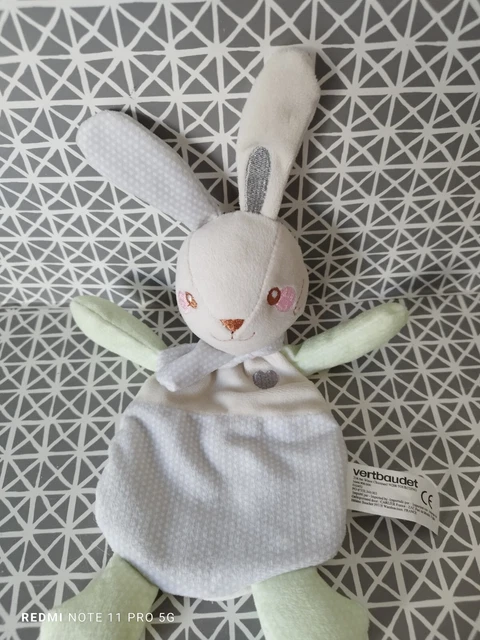 Doudou plat lapin blanc gris vert brodé coeur Vertbaudet