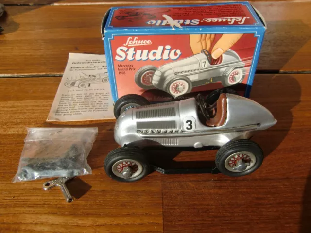 SCHUCO STUDIO Rennwagen 1050 Silber Schuco Classic MERCEDES W 25 1982 top in Box