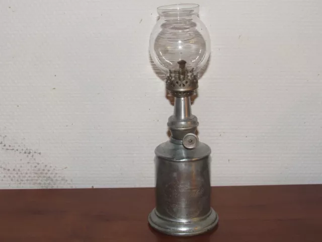 Lampe  pigeon de marque  " L'HIRONDELLE "avec son verre et sa griffe 