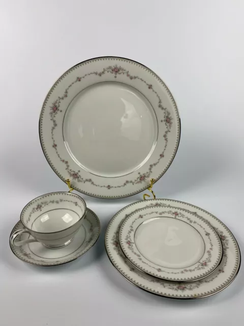 5 Piece Place Setting Fairmont (Platinum Trim) by NORITAKE