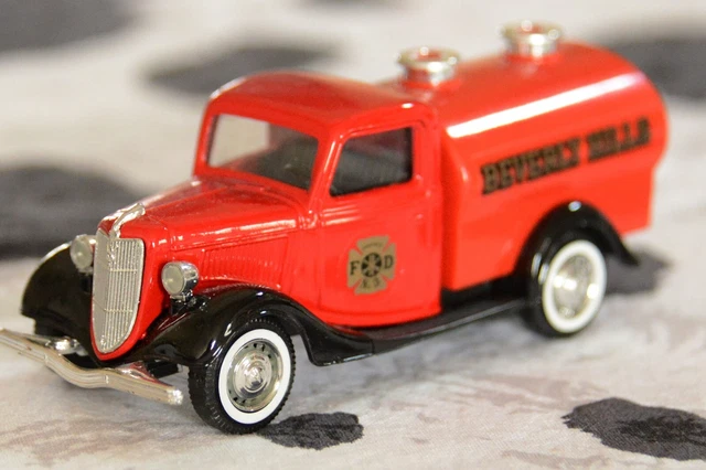 Ford V8 1936 citerne - 1/19e - Hachette Solido, © 2004