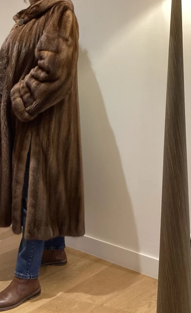 Manteau Long En Fourrure Vison Coupé Ample - Couleur Marron Miel - Taille 44 Femme - Occasion En Très Bon état