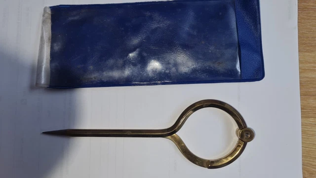 gebrauchter nautischer Zirkel, Metall, ca. 19 cm, mit Kunstoffhülle