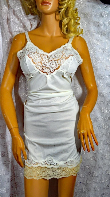 VTG Ivory Berkliff Nylon Lace Full Slip 38 M L USA