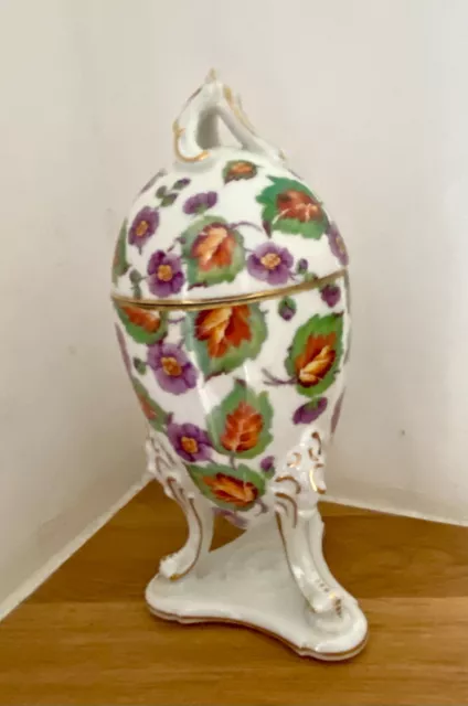 Vase en porcelaine ou pot pourri à feuilles ou boite  à couvercle signée corona