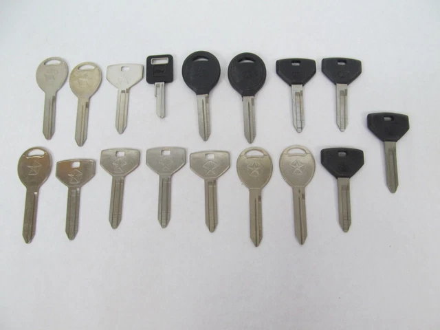 Lot of 17 Chrysler + Similar Automotive Key Blanks Locksmithing Lot of 17 Chrysler + Similar Automotive Key Blanks Locksmithing