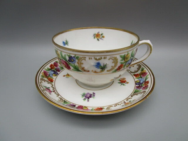 Tasse a thé ancienne en porcelaine Allemande
