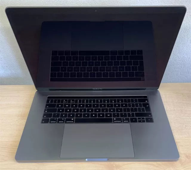 Apple MacBook Pro 2018 Intel Core i7 8a gen. 16 GB 512 GB unità di memoria a stato solido senza alimentazione
