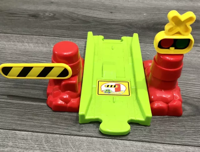 Vtech TOOT TOOT Driver Train Station Track GREEN With a BARRIER
