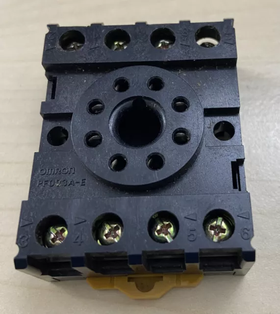 RS 353-657 Omron PF083A-E 8 Pin 250V AC Din Rail Relay Socket x 1