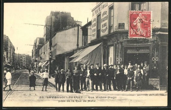 CPA Levallois-Perret, Rue Victor-Hugo near Rue de Metz 1910