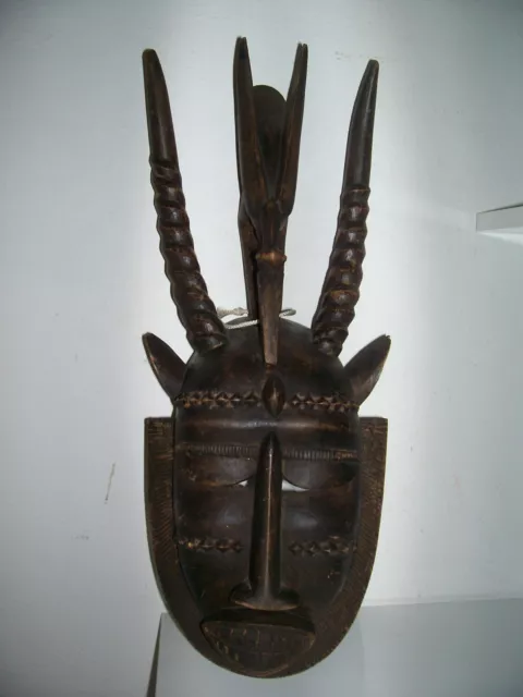African mask. Masque africain