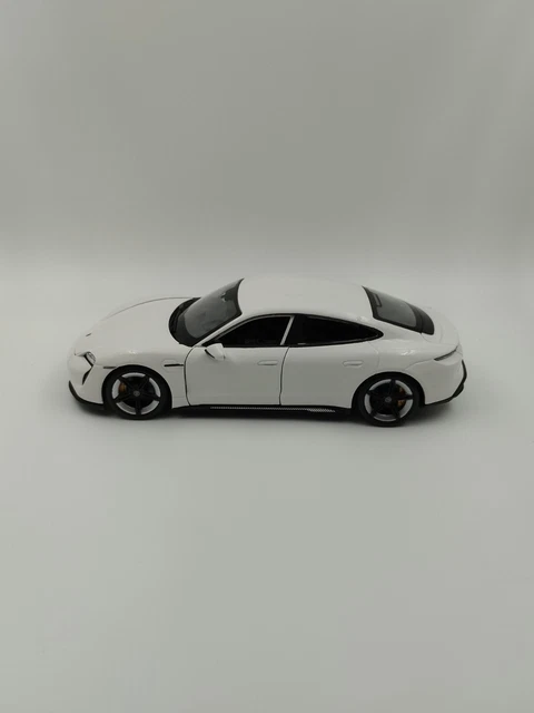 Maisto 2022 Porsche 911 GT3 Super Car - 1:18 Scale - Incredibly Detailed Die-Cast