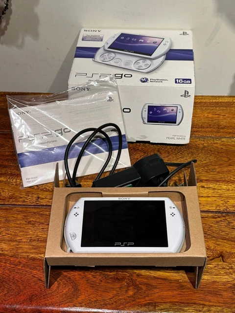 Sony PlayStation Portable PSP Go Pearl White 16GB Handheld Console 2009 Boxed