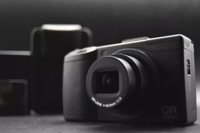 RICOH GR DIGITAL III 10.0MP Digital Camera From JAPAN 【MINT SC 3665】 #850