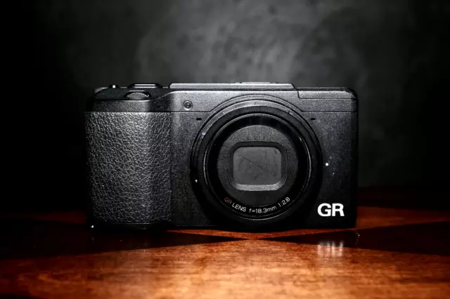Ricoh GR II 16.2MP Digital Camera - 3100 Shutter Count (In USA) *very good* 4735