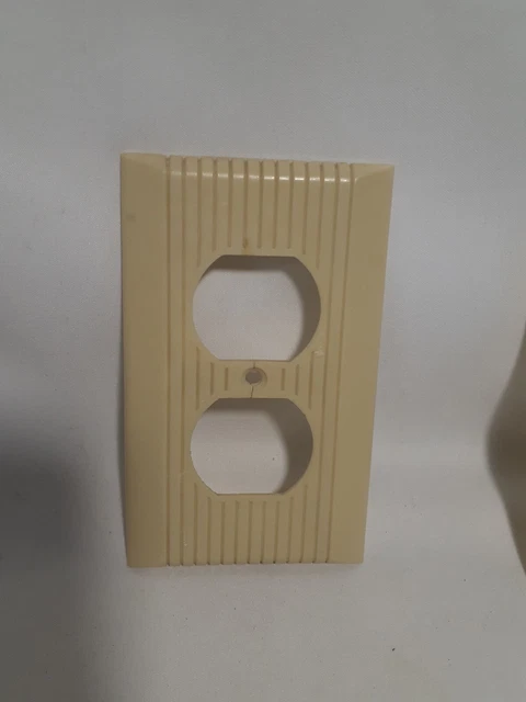 Vintage Monowatt Mid Century Wall Outlet Single Gang Plate Cover Lines Stripes
