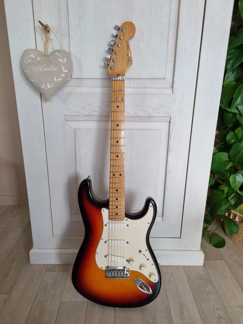 1987 Fender Stratocaster Plus Deluxe USA American Electric Guitar with case
