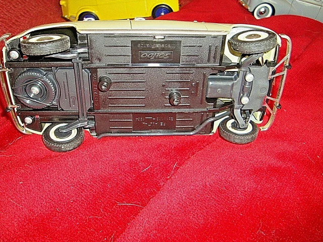 Ancienne Renault 4L-1954-Solido Echelle 1/18-Decapotable Couleur Sable 2