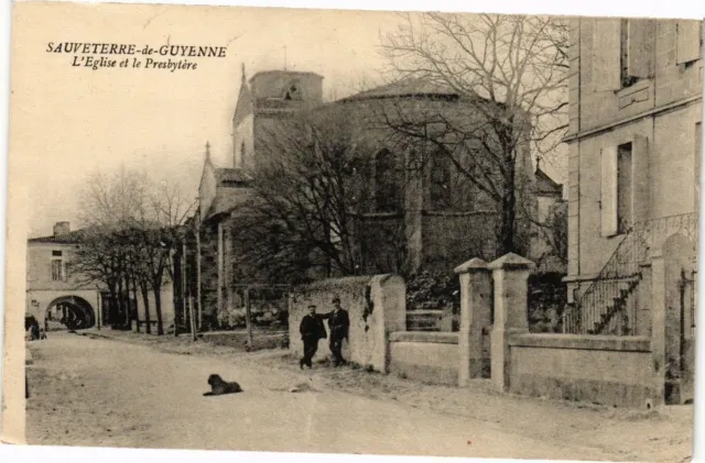CPA SAUVETERRE-de-GUYENNE - L'Église et le Presbytée (229883)