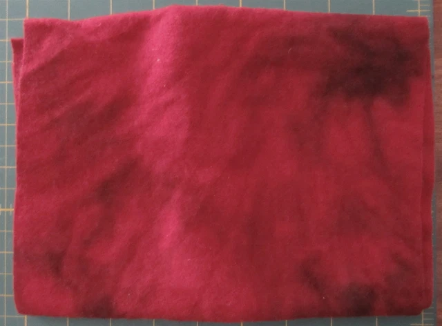 Rojos moteados primitivos teñidos a mano de 9"" x 27"" 70% lana, enganche de alfombra, apliques de centavo