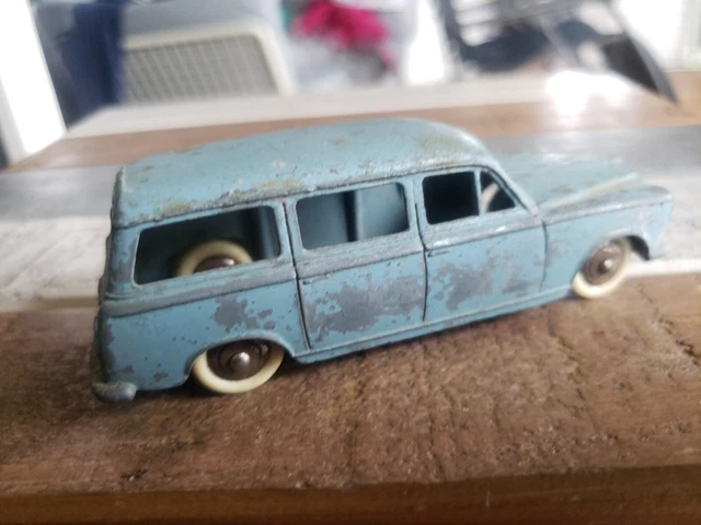 Dinky toys 403 peugeot U 5ref 24F d origine