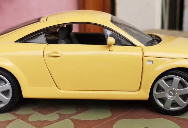 Revell Audi TT Coupe  1:18 giallo ocra, da collezione privata. No box. 2