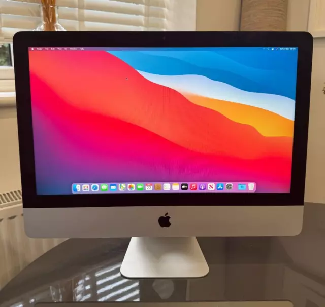 Apple iMac, schermo 21,5 pollici, 1,6 GHz i5, 8 GB RAM, 1 TB di memoria (fine 2015)