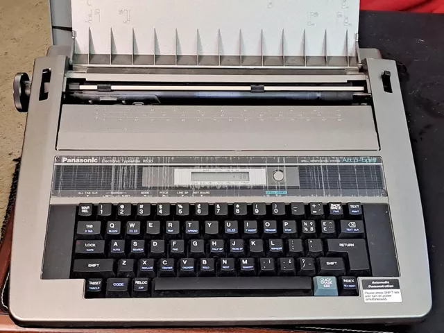 Panasonic Electronic Typewriter KX-R530 with Accu-Spell and with Manual 2